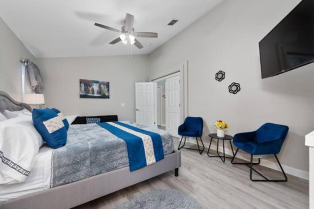 Beautiful Near Disney, Heated Pool, Bbq, 4 Bedrooms Kissimmee