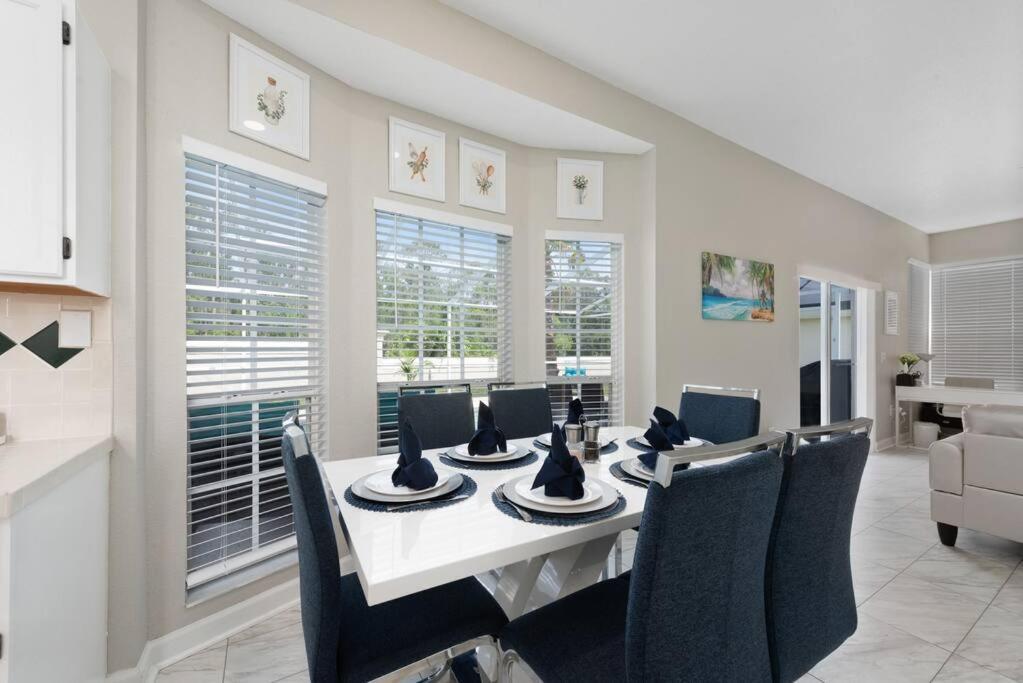 Beautiful Near Disney, Heated Pool, Bbq, 4 Bedrooms Holiday home Kissimmee